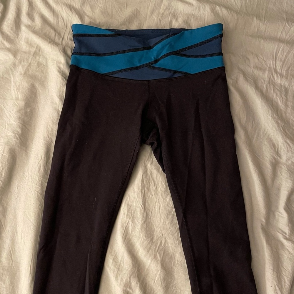 Lululemon Women’s Reversible Cropped Leggings - Size 4